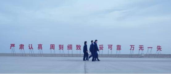 新华网联合康师傅发布《升空前的远行》： 一碗热面，陪伴火箭地面远行