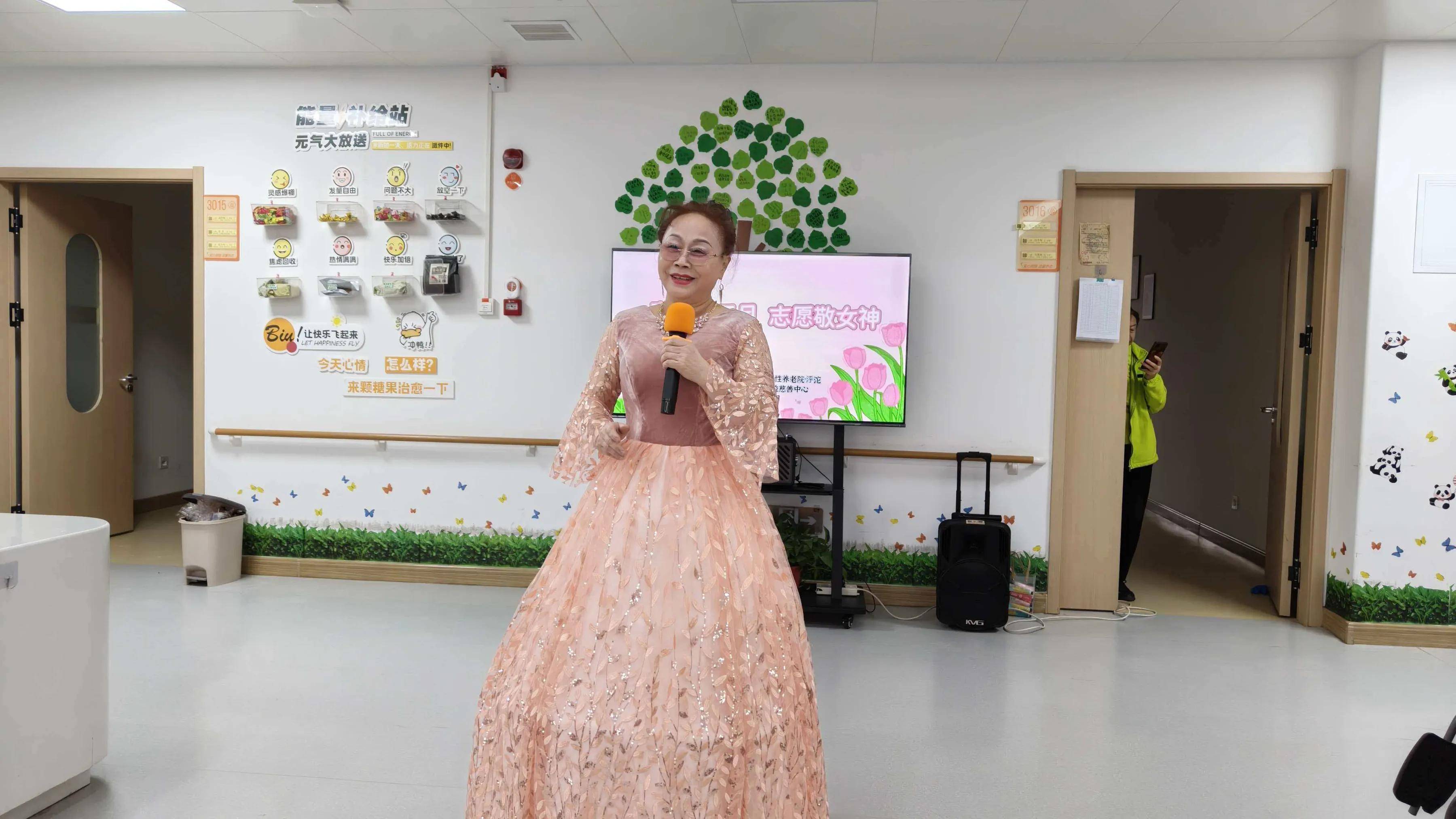 “三句半”逗笑全场，古城西安这场敬老演出暖到心坎里！
