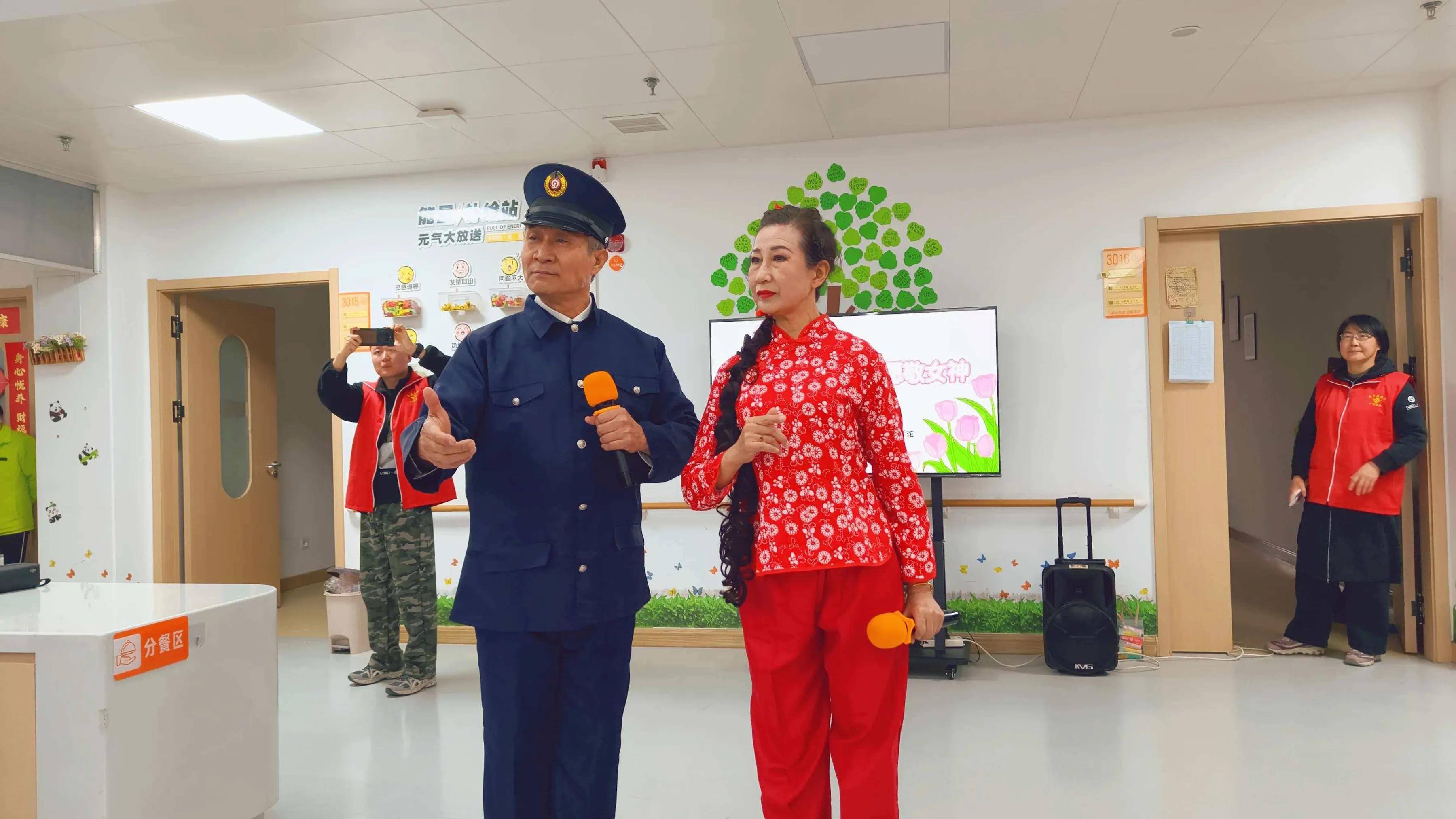 “三句半”逗笑全场，古城西安这场敬老演出暖到心坎里！