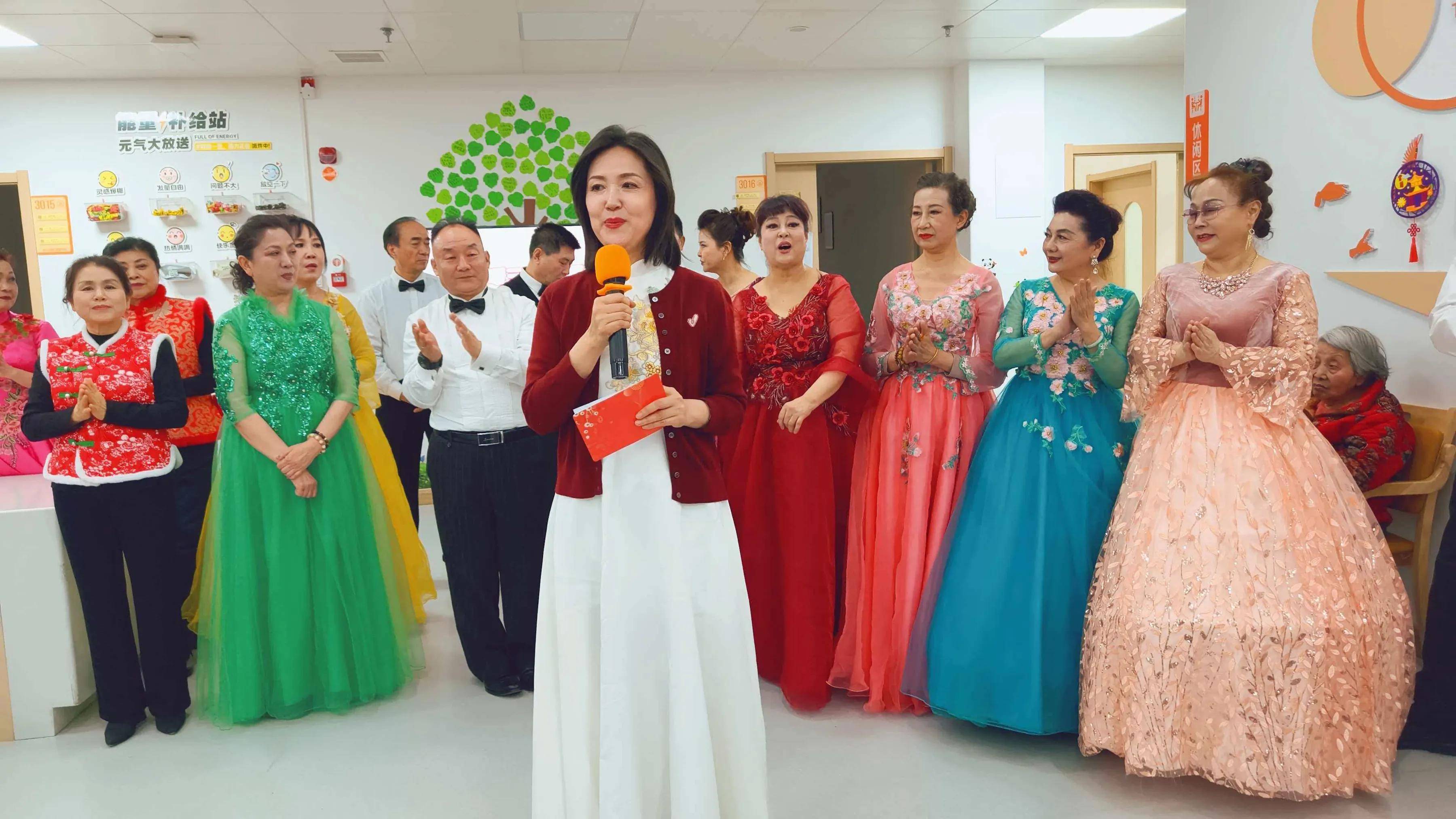 “三句半”逗笑全场，古城西安这场敬老演出暖到心坎里！
