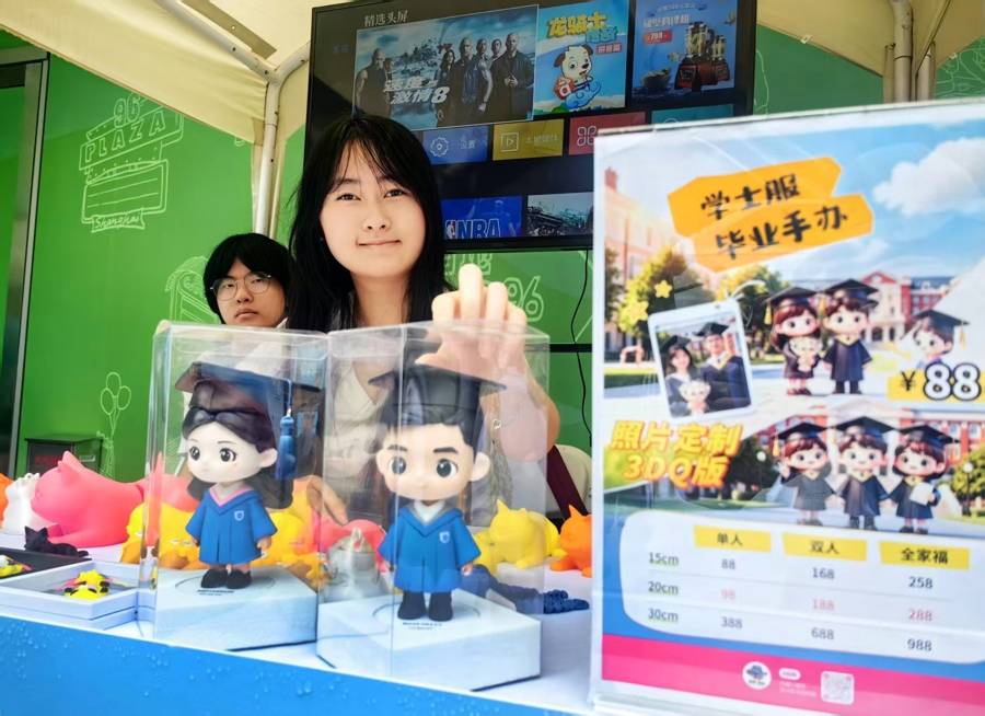 视障人士戴上“AI眼镜”，红绿灯、障碍物都能“听”见！这场活动太暖